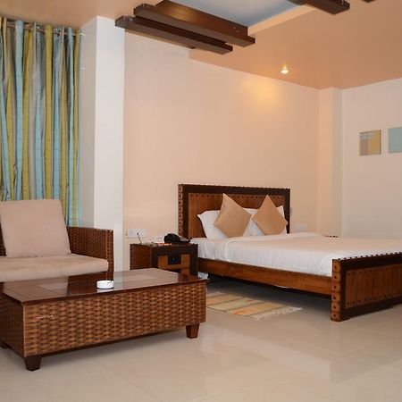 Hotel The Elite Suites Pune Exteriör bild