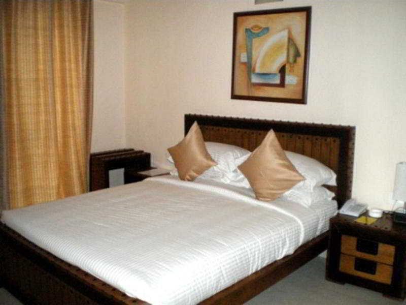 Hotel The Elite Suites Pune Exteriör bild