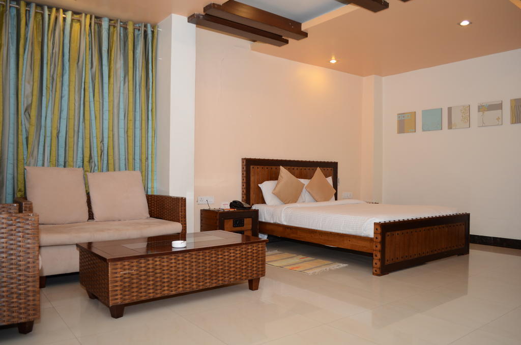 Hotel The Elite Suites Pune Exteriör bild